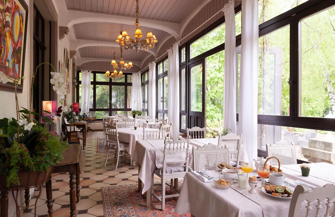 Hotel The Originals Domaine de Beaupré - Room Service Disponible-1