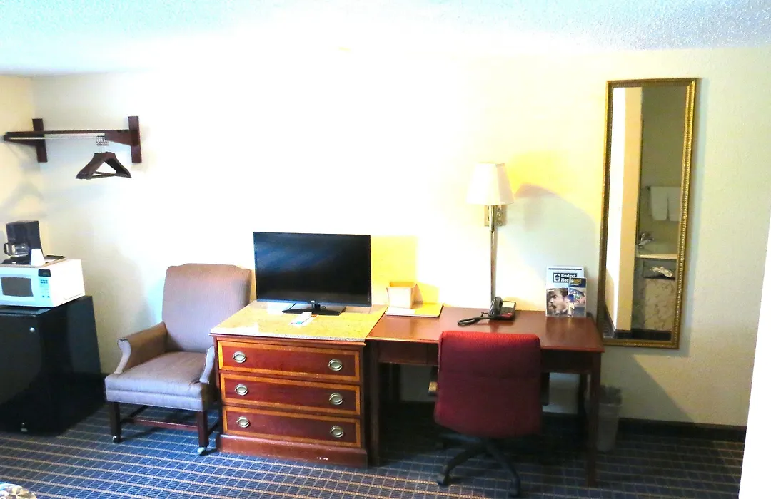 Budget Host Airport Inn-1