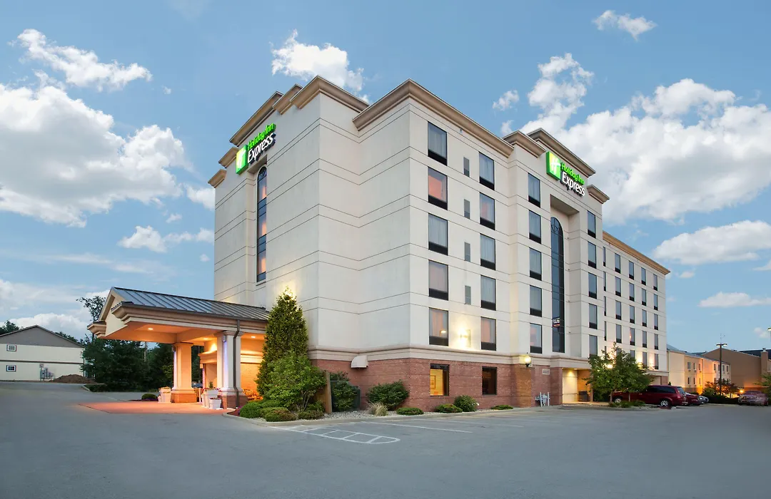 Holiday Inn Express & Suites Bloomington By Ihg-1