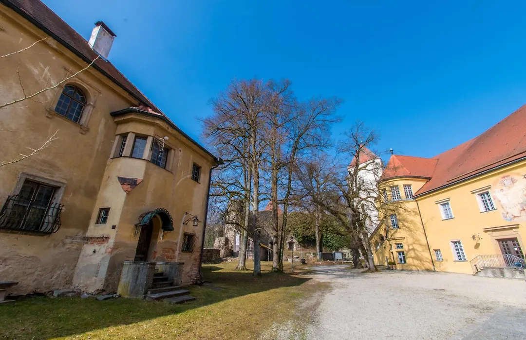 Hotel Schloss Neuburg - Hoftaferne-1