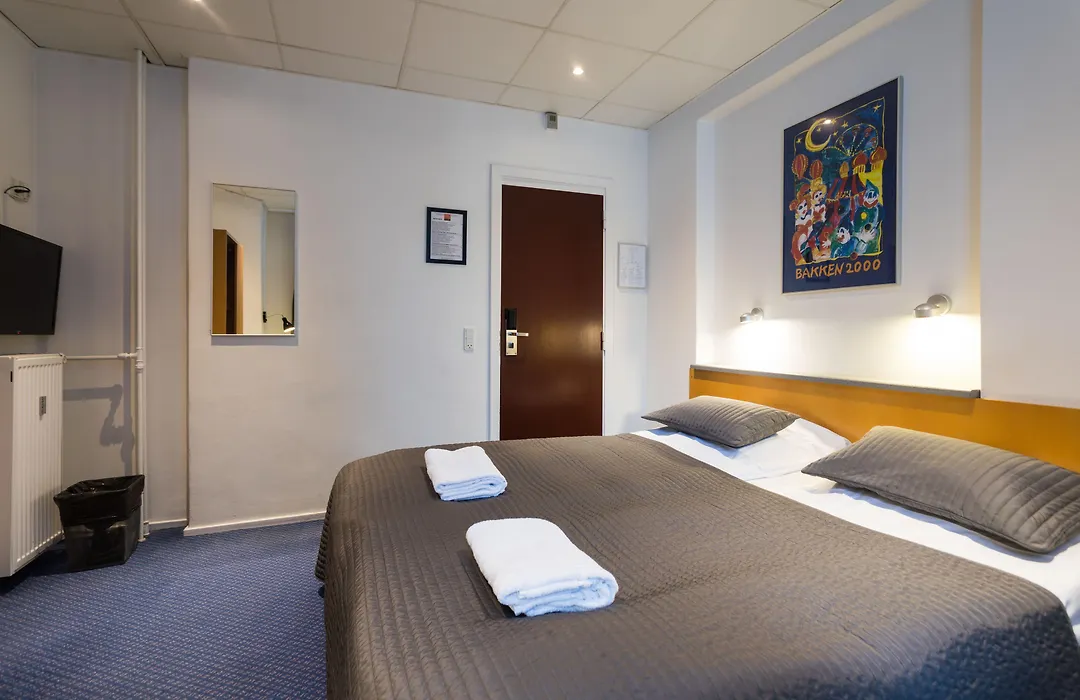 Go Hotel Saga-1