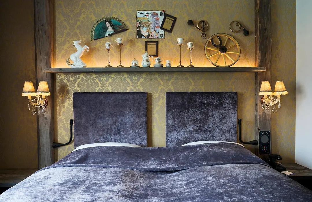 Boutique Hotel im Auracher Löchl-1