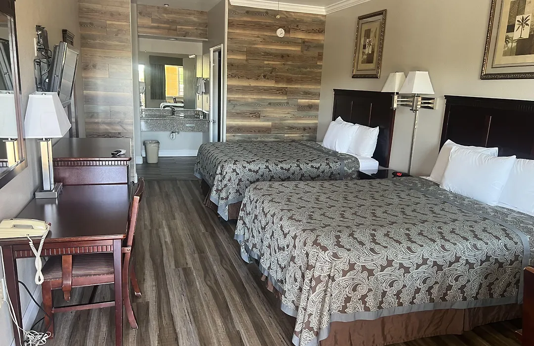 Rodeo Lodge-1