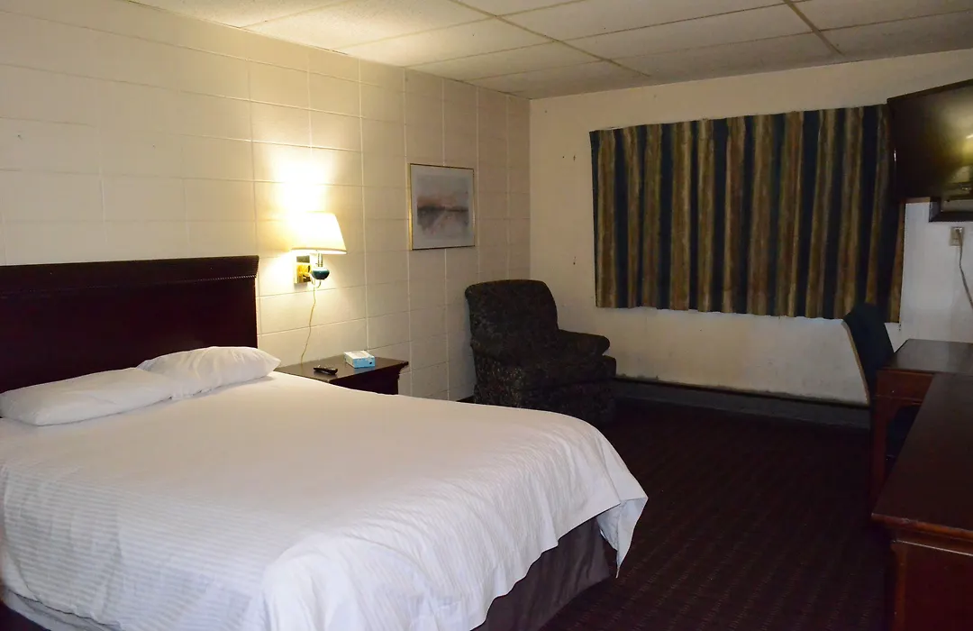 Grand Inn Fargo-1