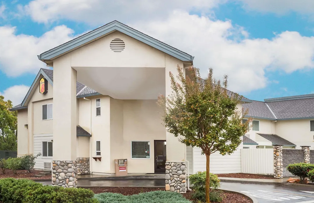 Super 8 By Wyndham Cloverdale Wine Country-1