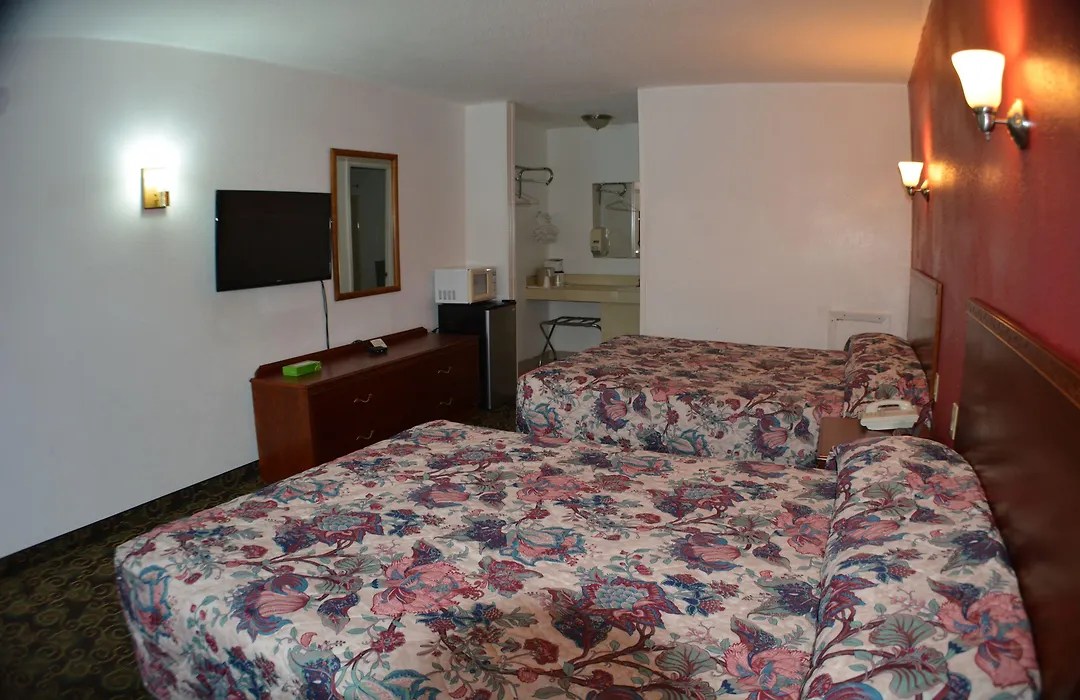 Chippewa Motel Mount Pleasant-1