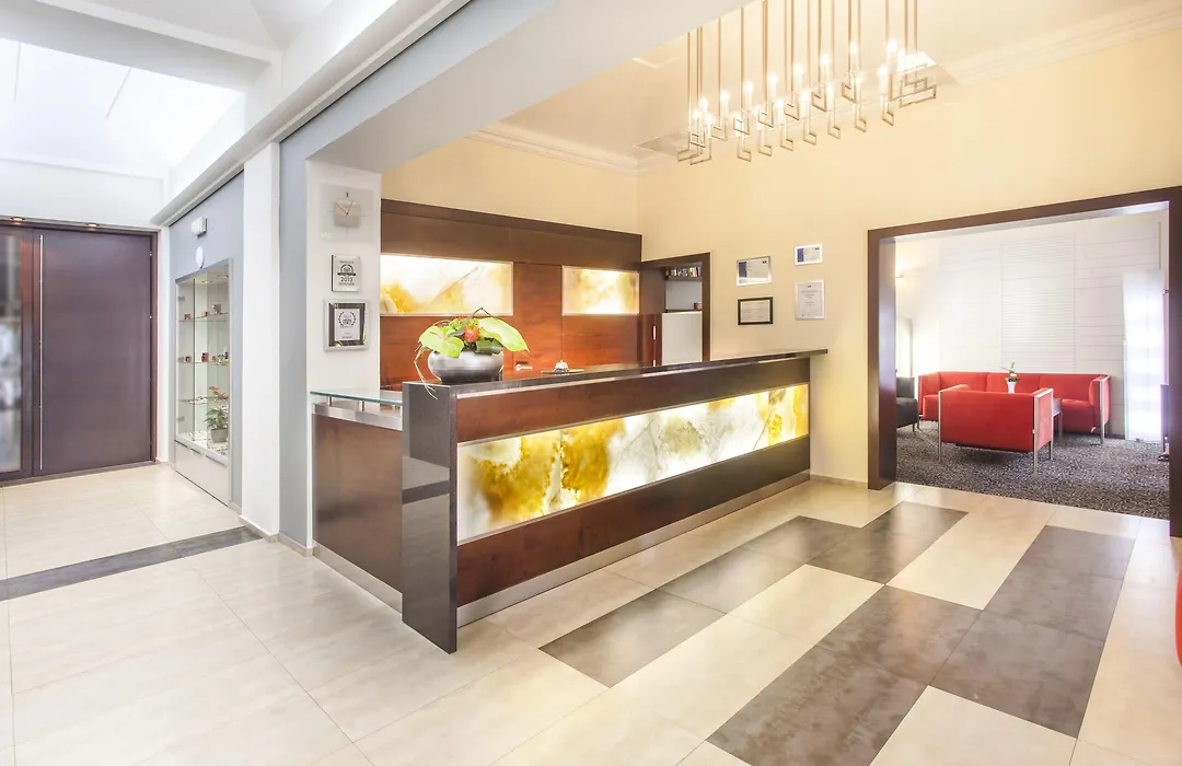 Hotel Lunik-1