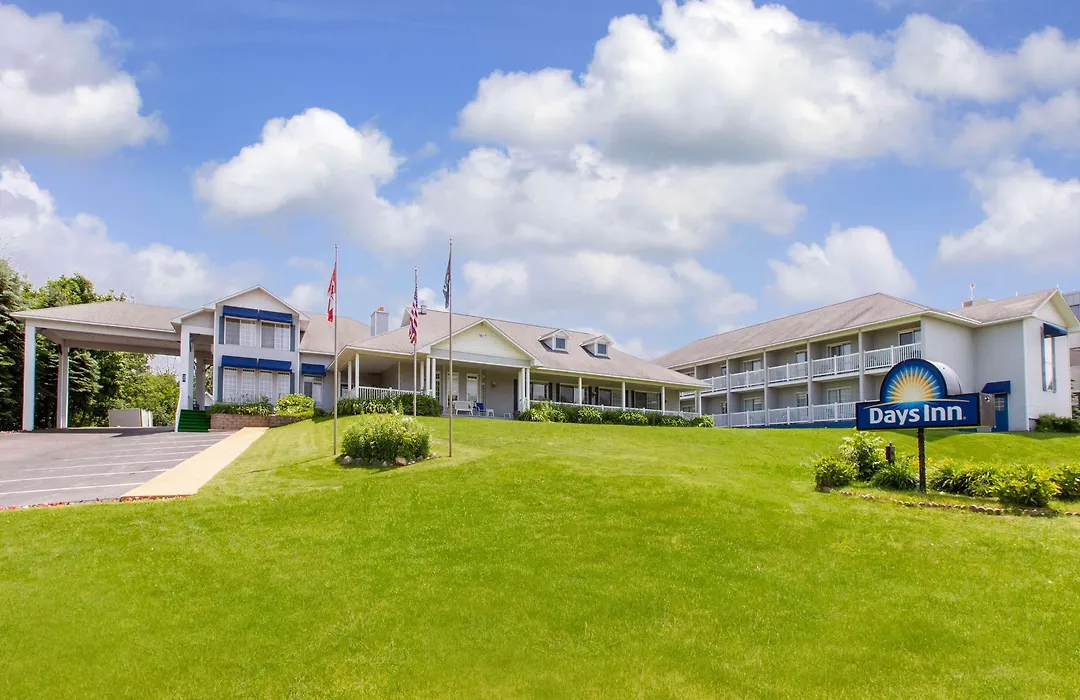 Days Inn By Wyndham Petoskey-1