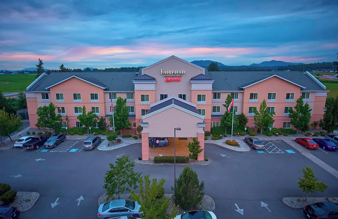 Fairfield Inn & Suites Burlington-1