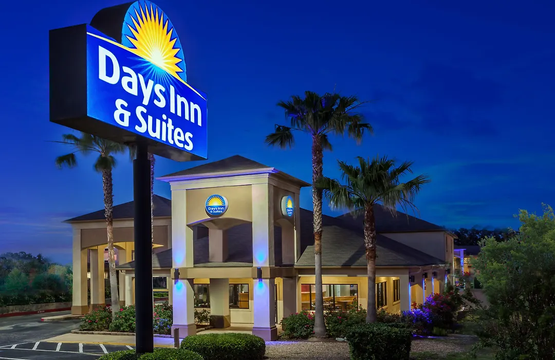 Days Inn & Suites By Wyndham Huntsville-1