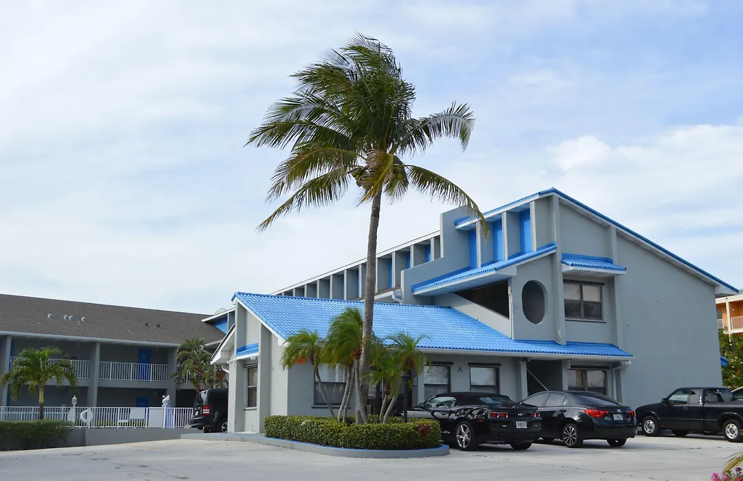 Dockside Inn & Resort-1