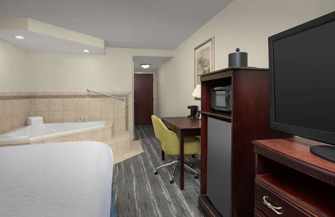 Hampton Inn Syracuse Clay-1