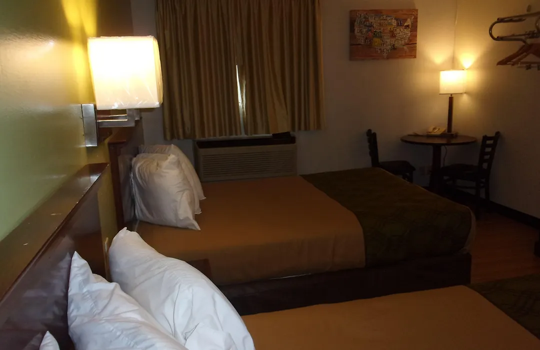 Econo Lodge-1