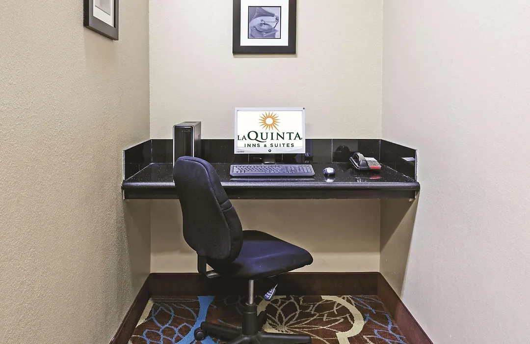 La Quinta By Wyndham Pearland-1