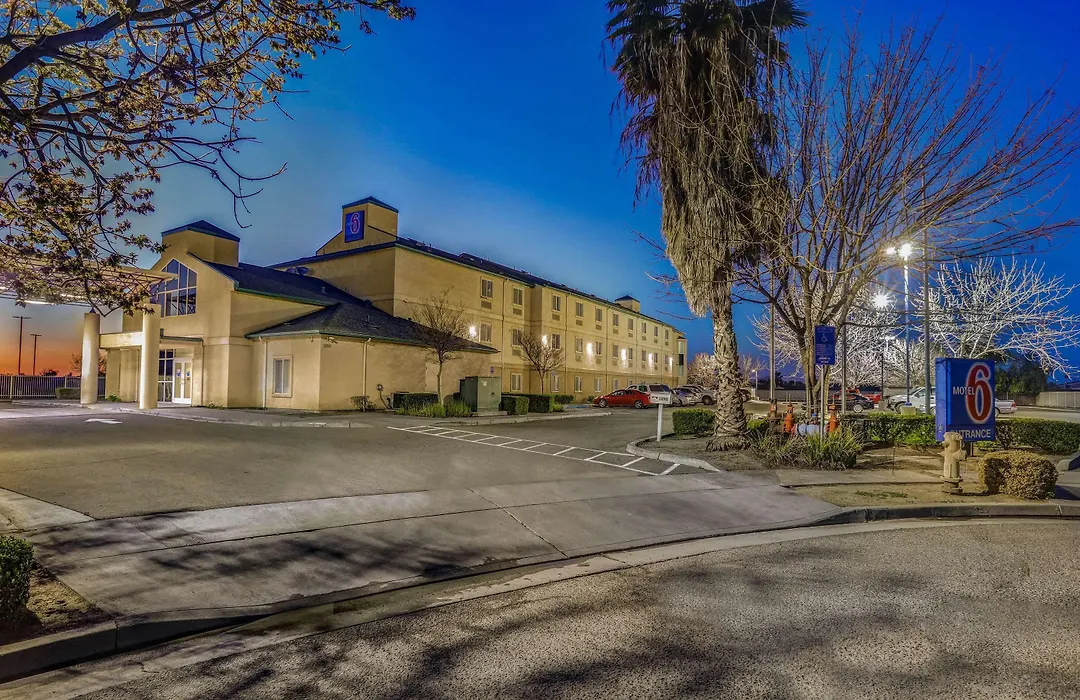 Howard Johnson By Wyndham Lemoore Near Naval Air Station-1