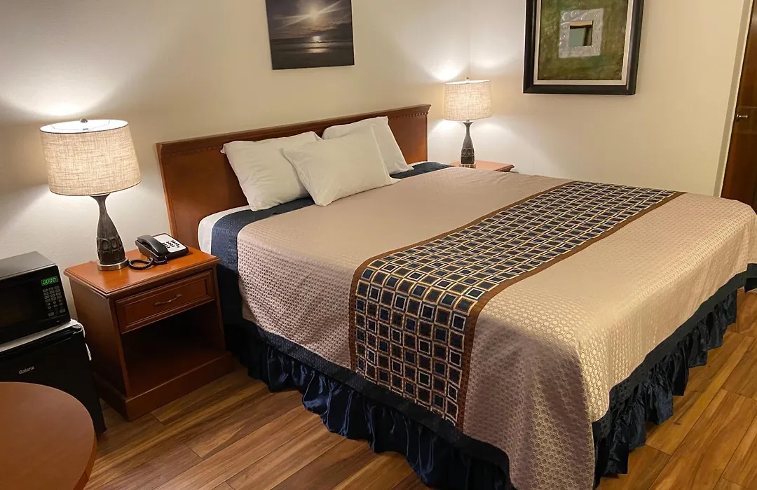 Vantage Point Inn - Woodland Hills-1