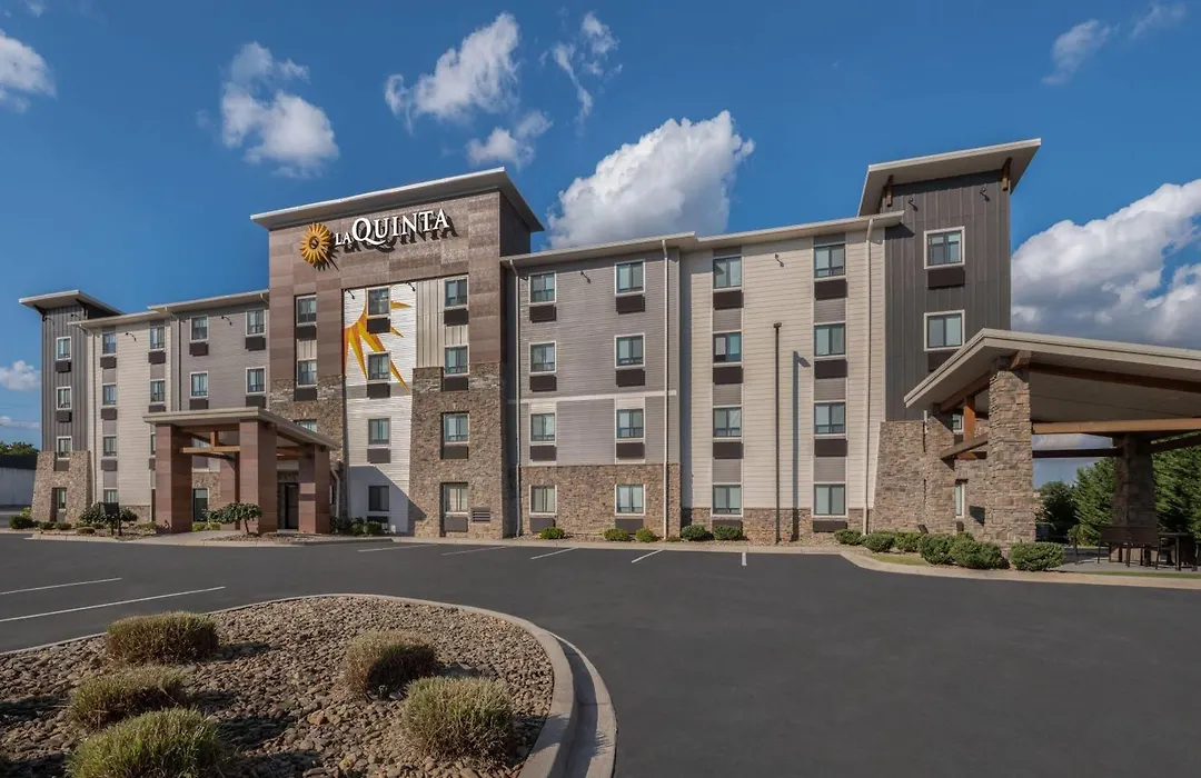 La Quinta Inn & Suites By Wyndham Greenville Woodruff Rd-1