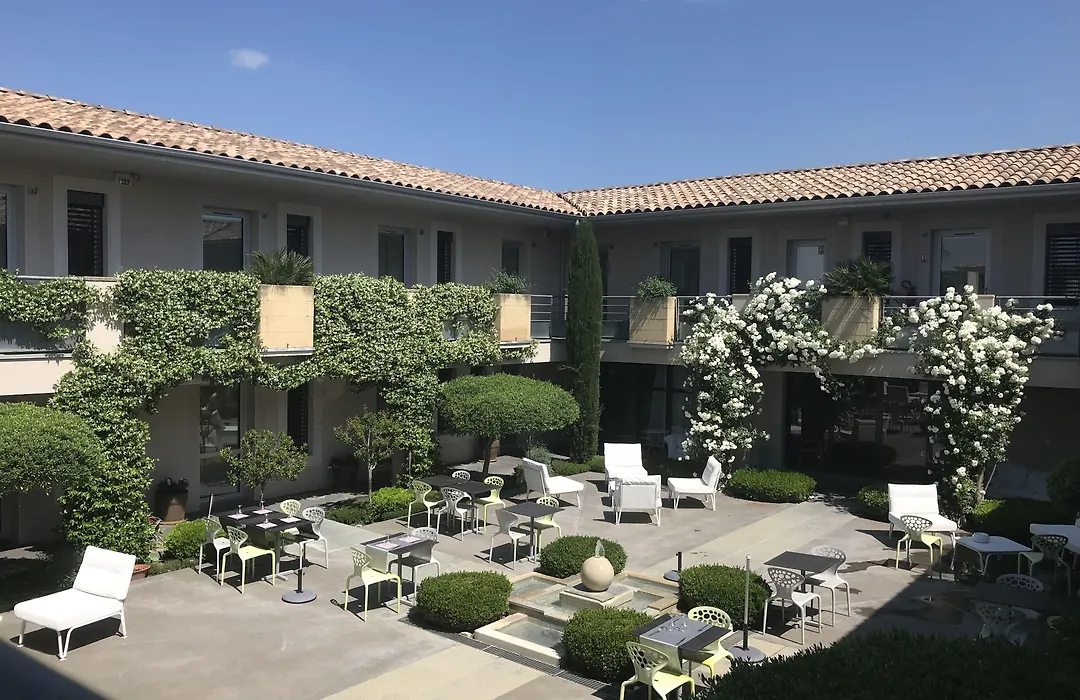 Patio De Violette-1
