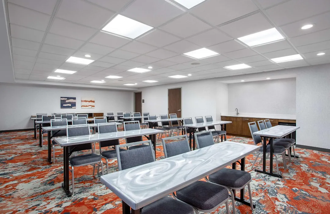 Hampton Inn & Suites Muncie-1