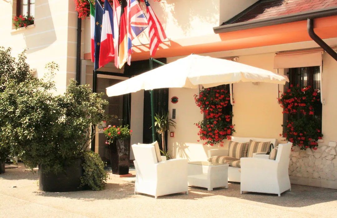 Small Hotel Royal-1