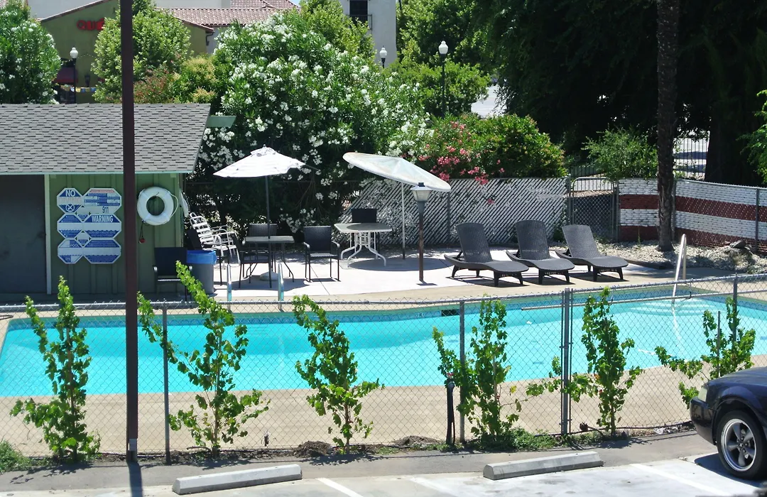 Vino Inn & Suites-1