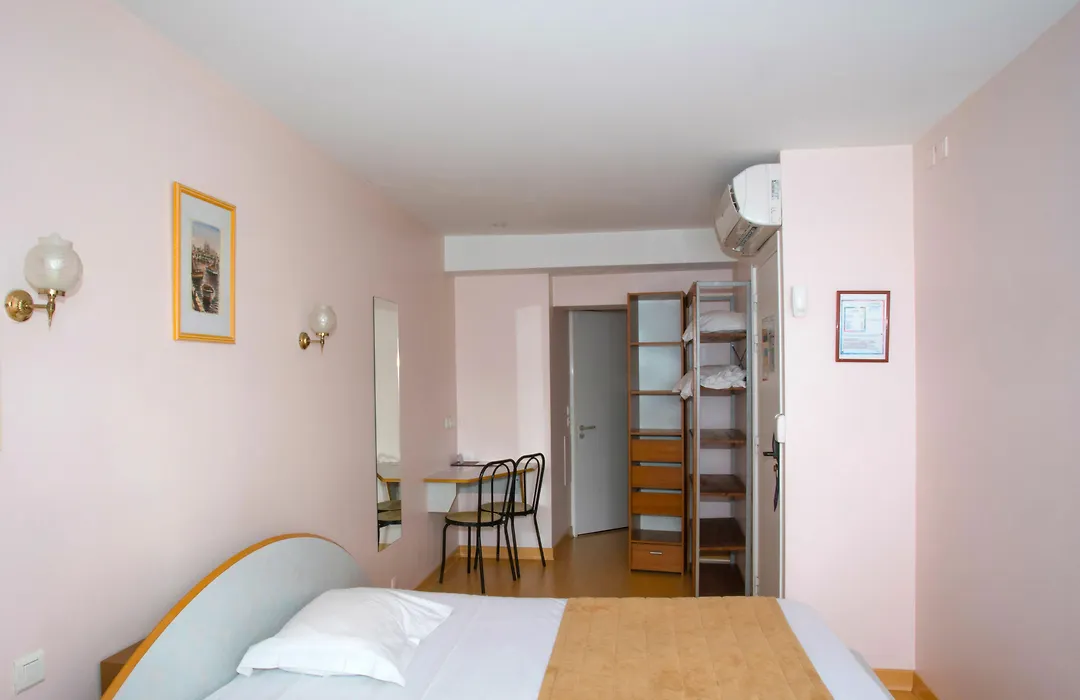 Hotel De Rosny-1