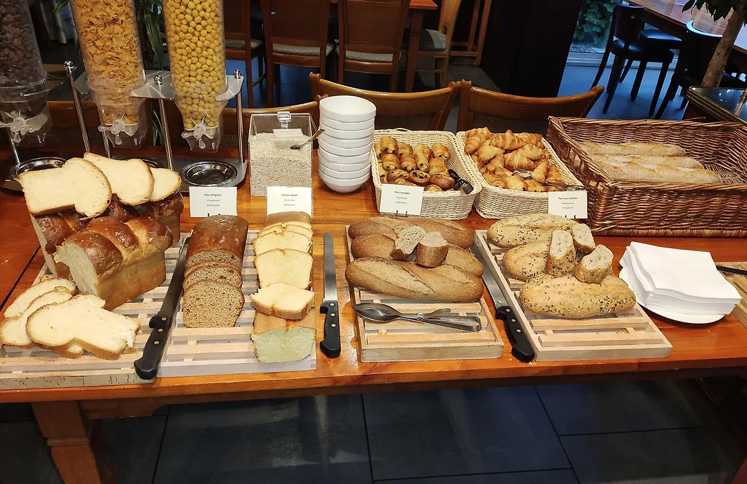 Logis Cottage Hotel-1