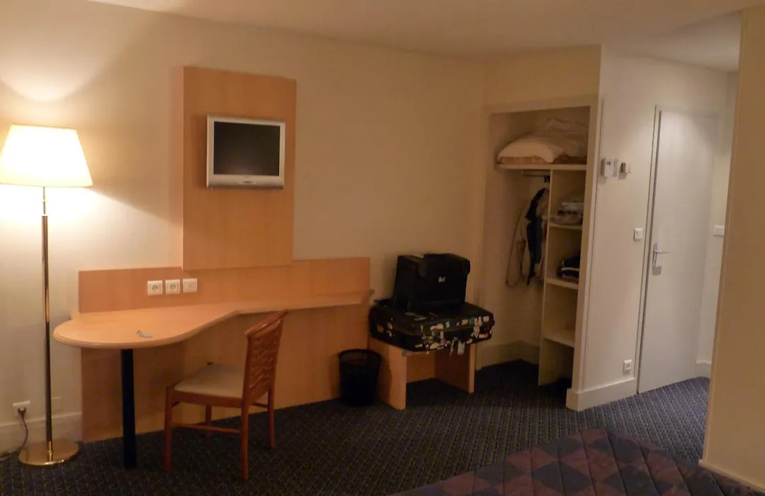 Hotel Le Bourbon Pau Centre-1