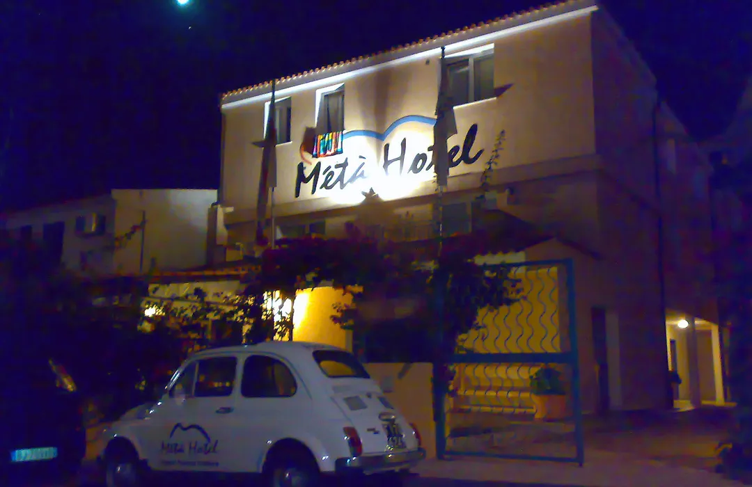 Meta Hotel-1