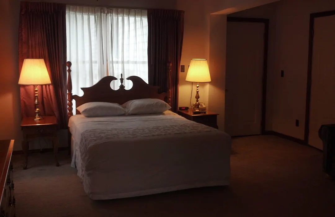 Oswego Inn-1