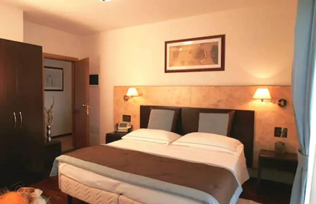 Air Hotel-1
