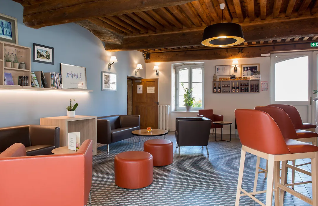 Logis Hôtel Tante Yvonne&son restaurant semi-gastronomique - Lyon Nord-1