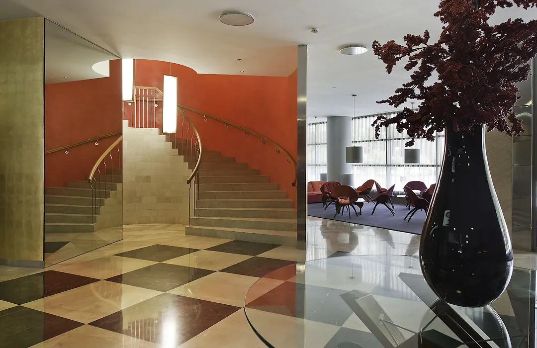 Hotel Reina Petronila-1