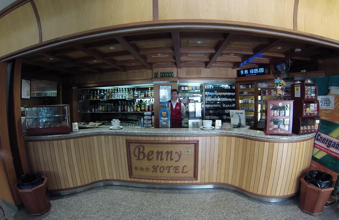 Benny Hotel-1