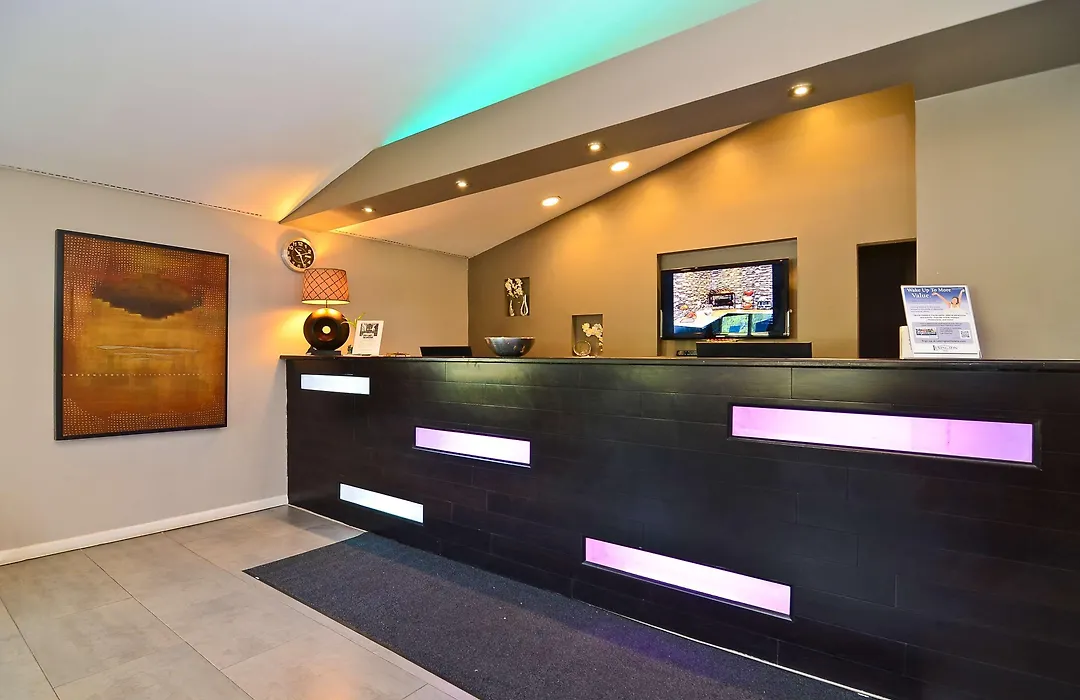 Lexington Inn & Suites-Elgin-1