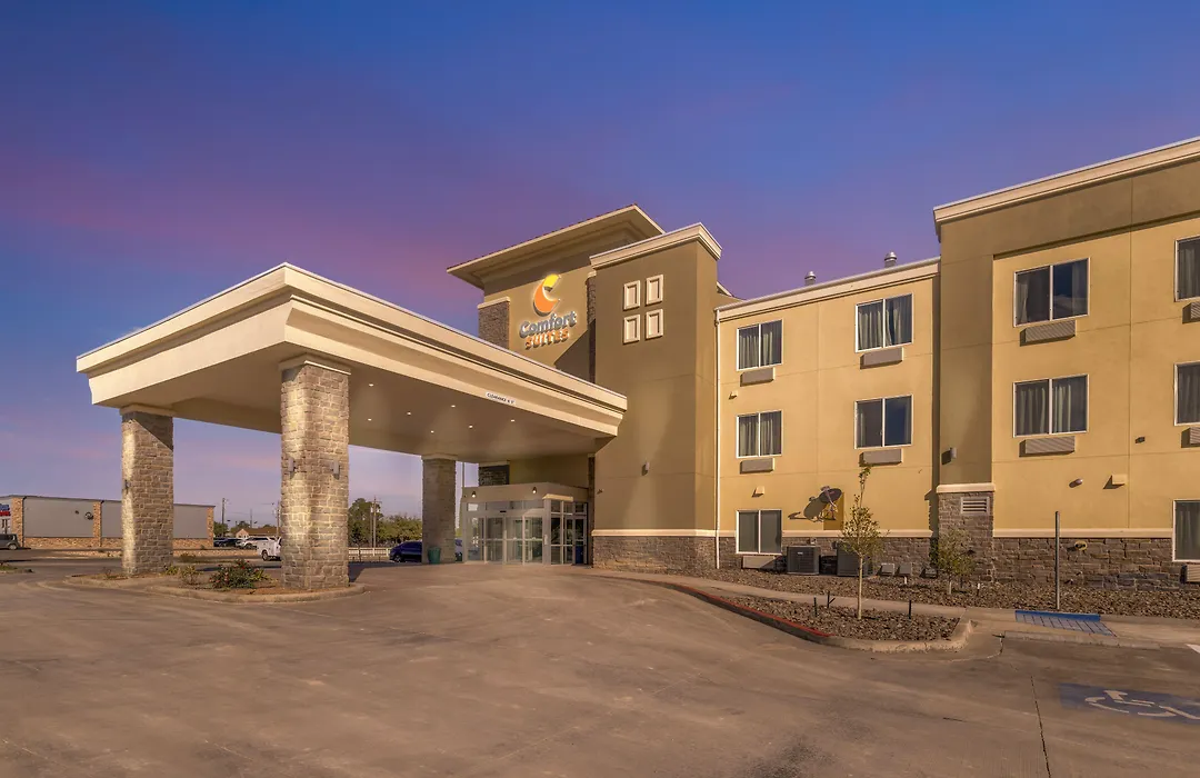 Comfort Suites Pecos-1