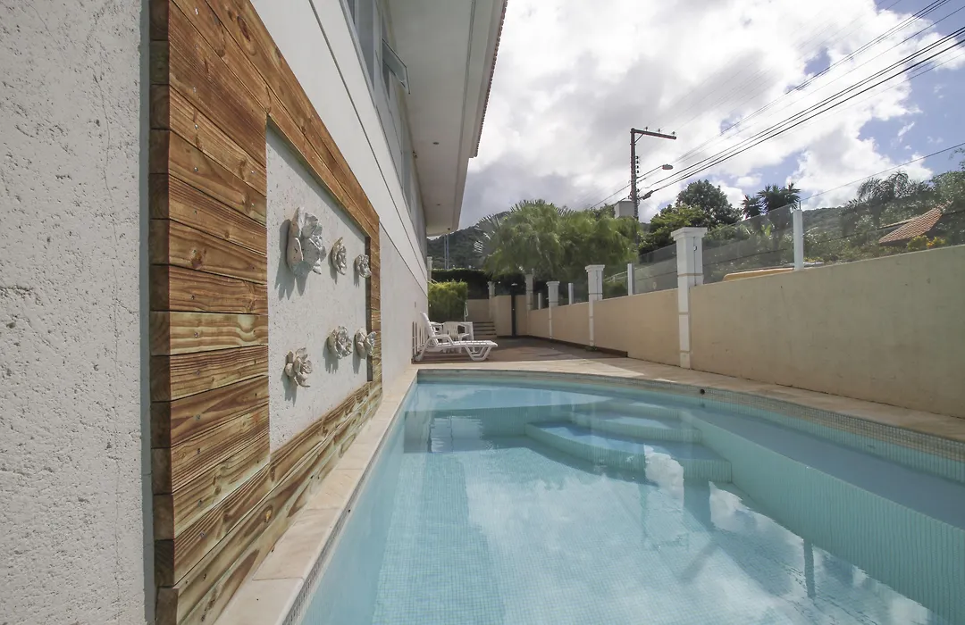 Hotel Hola-1