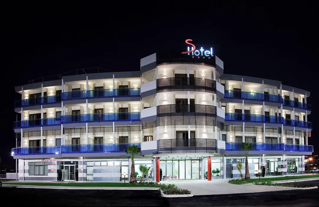 S Hotel-1