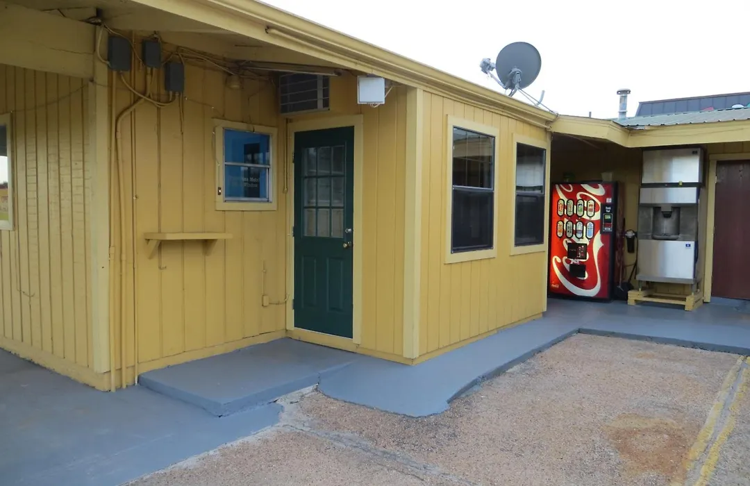 Tropicana Motel Bastrop-1