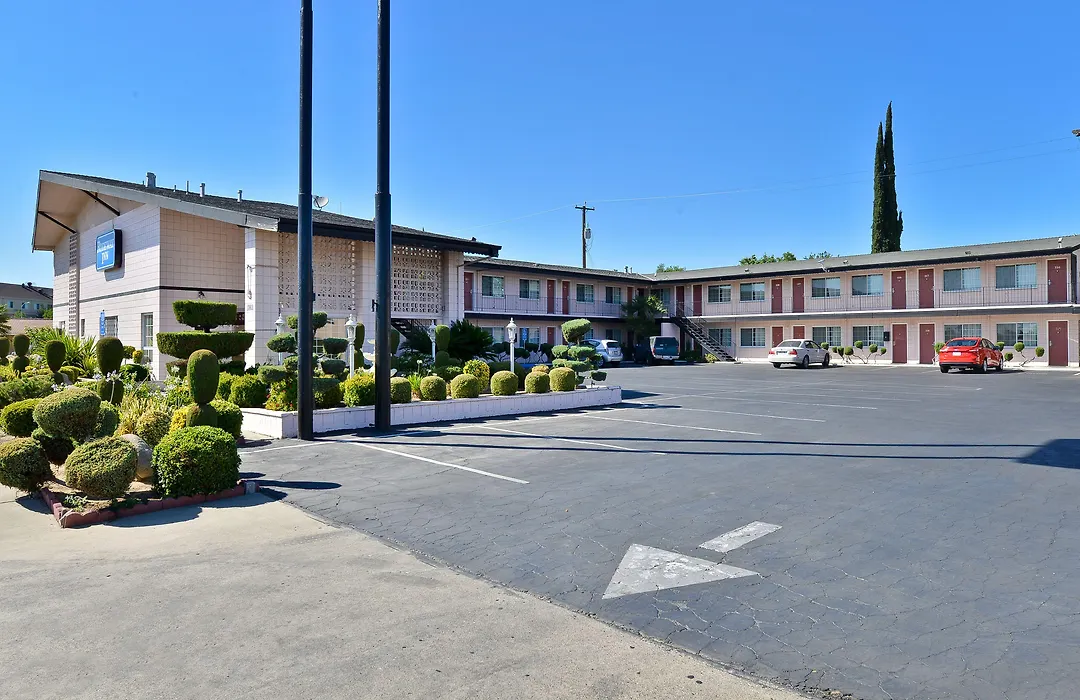 Rodeway Inn Near University-Gateway To Yosemite-1