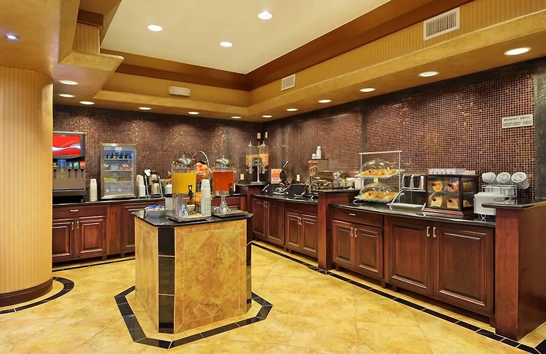 Best Western Plus Kc Speedway Inn & Suites-1