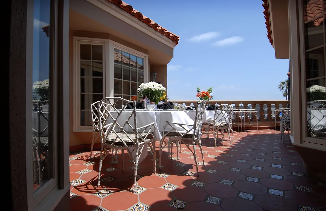 Doryman'S Oceanfront Inn-1