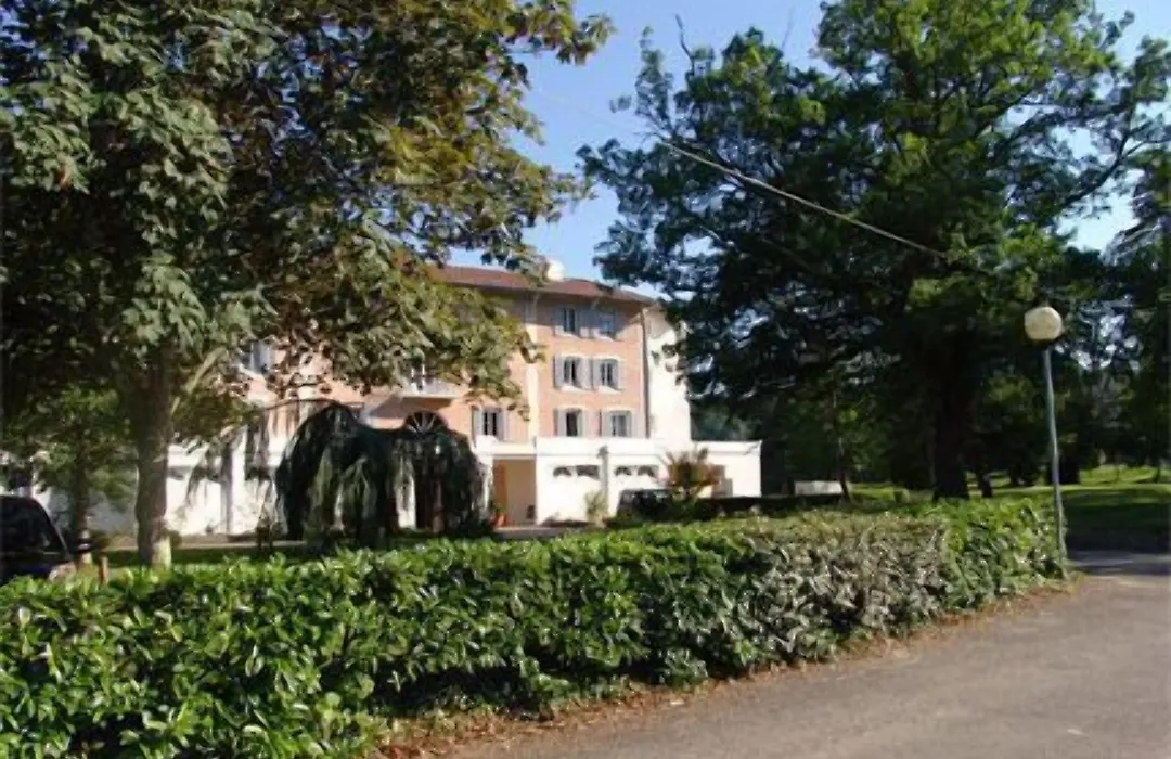 Brit Hotel du Golf Le Lodge-1