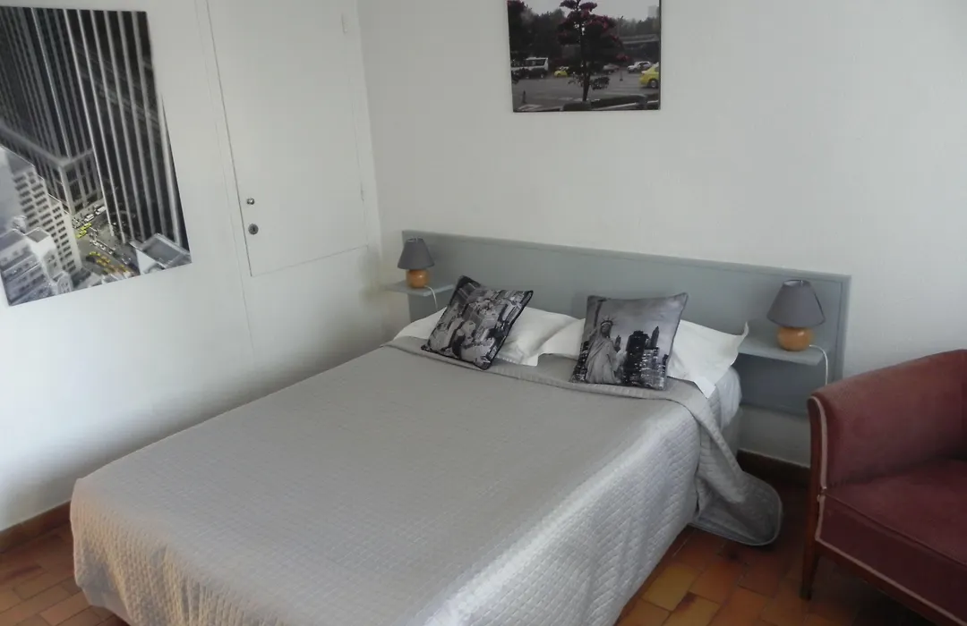 Motel Cap Sol-1
