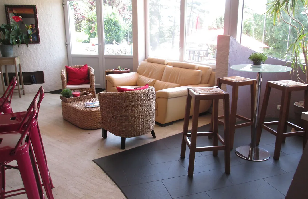 Logis Hotel Les Gravades Ussel-1