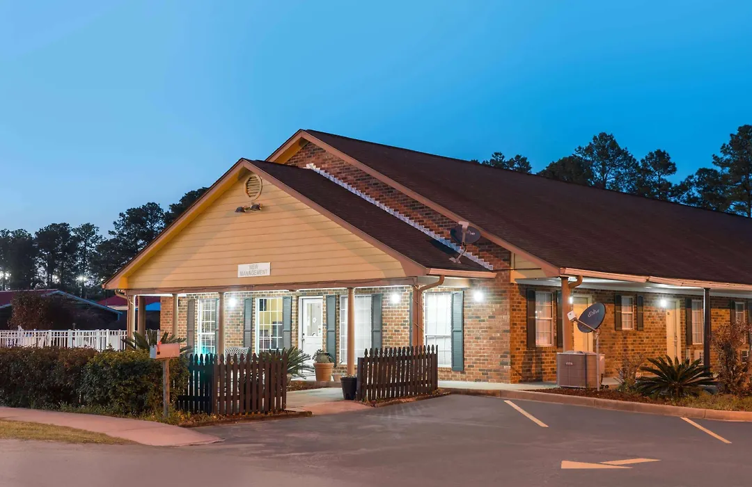 Travelodge By Wyndham Santee-1