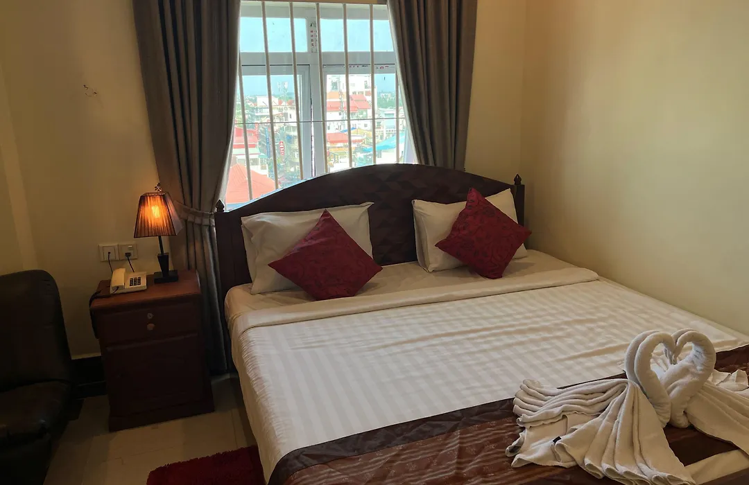 Queenwood Hotel-1