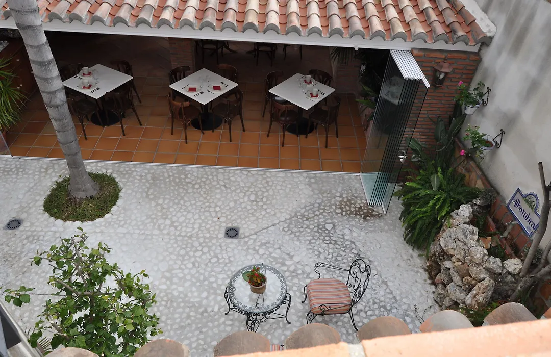 Welcome Inn Nerja Guest House Luxury Bed & Breakfast-1
