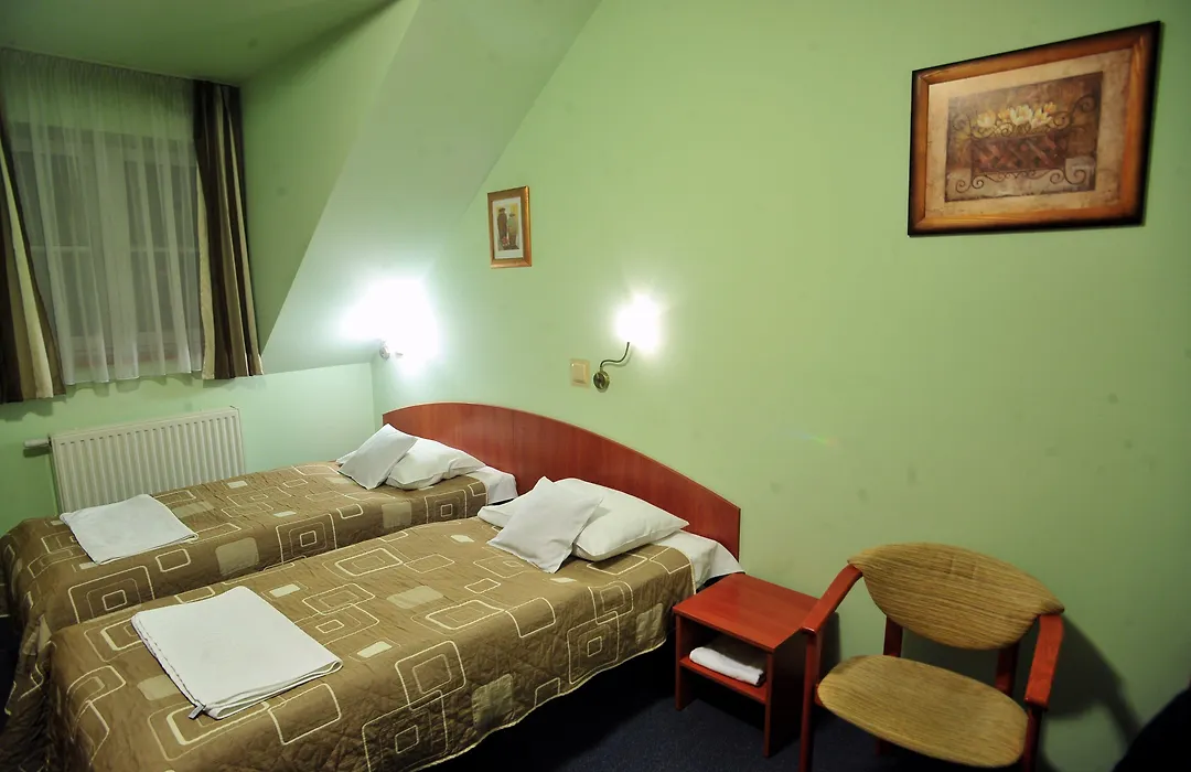 Hotel Złote Dęby-1