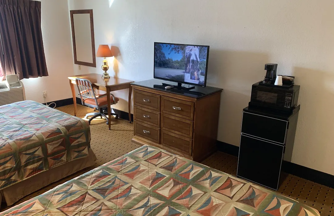 Brentwood Inn & Suites-1